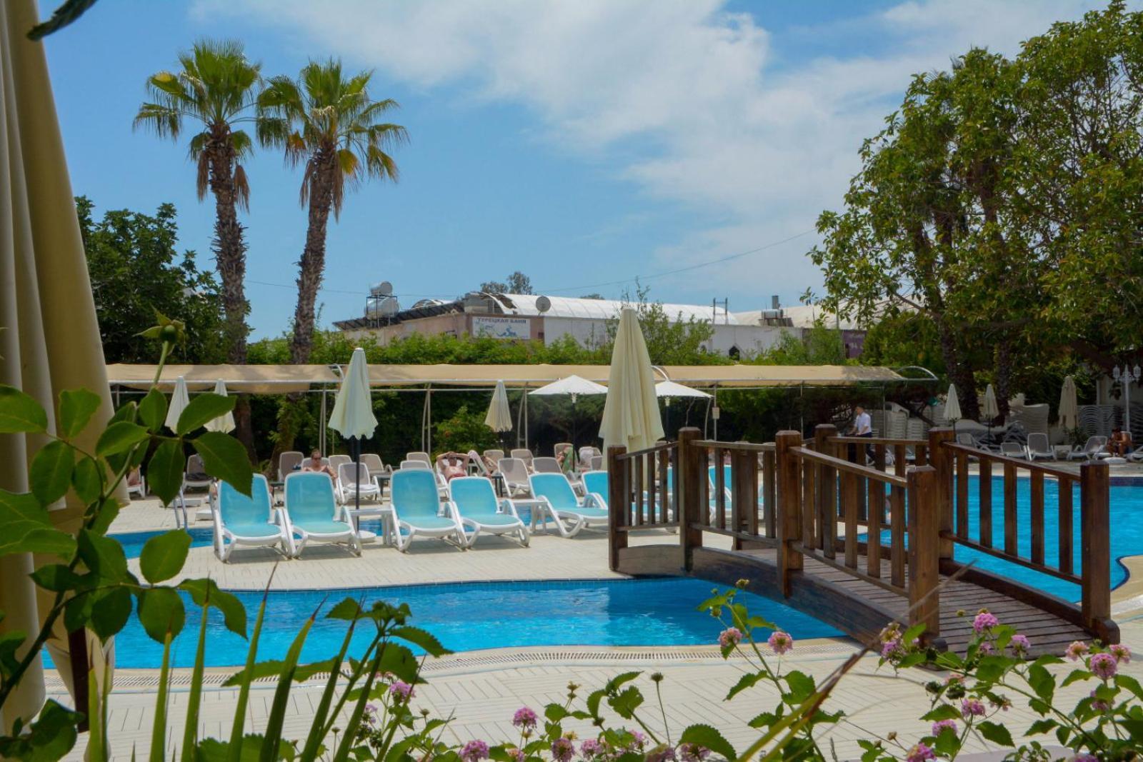 Miramor Hotel & Spa أنطاليا المظهر الخارجي الصورة A swimming pool in Cyprus