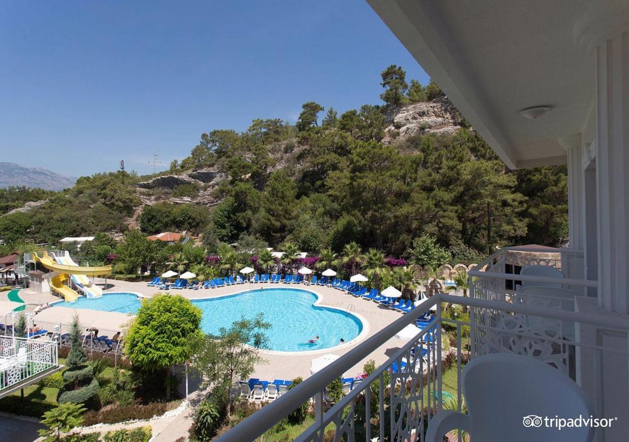 Miramor Hotel & Spa أنطاليا المظهر الخارجي الصورة A view of the pool at the hotel