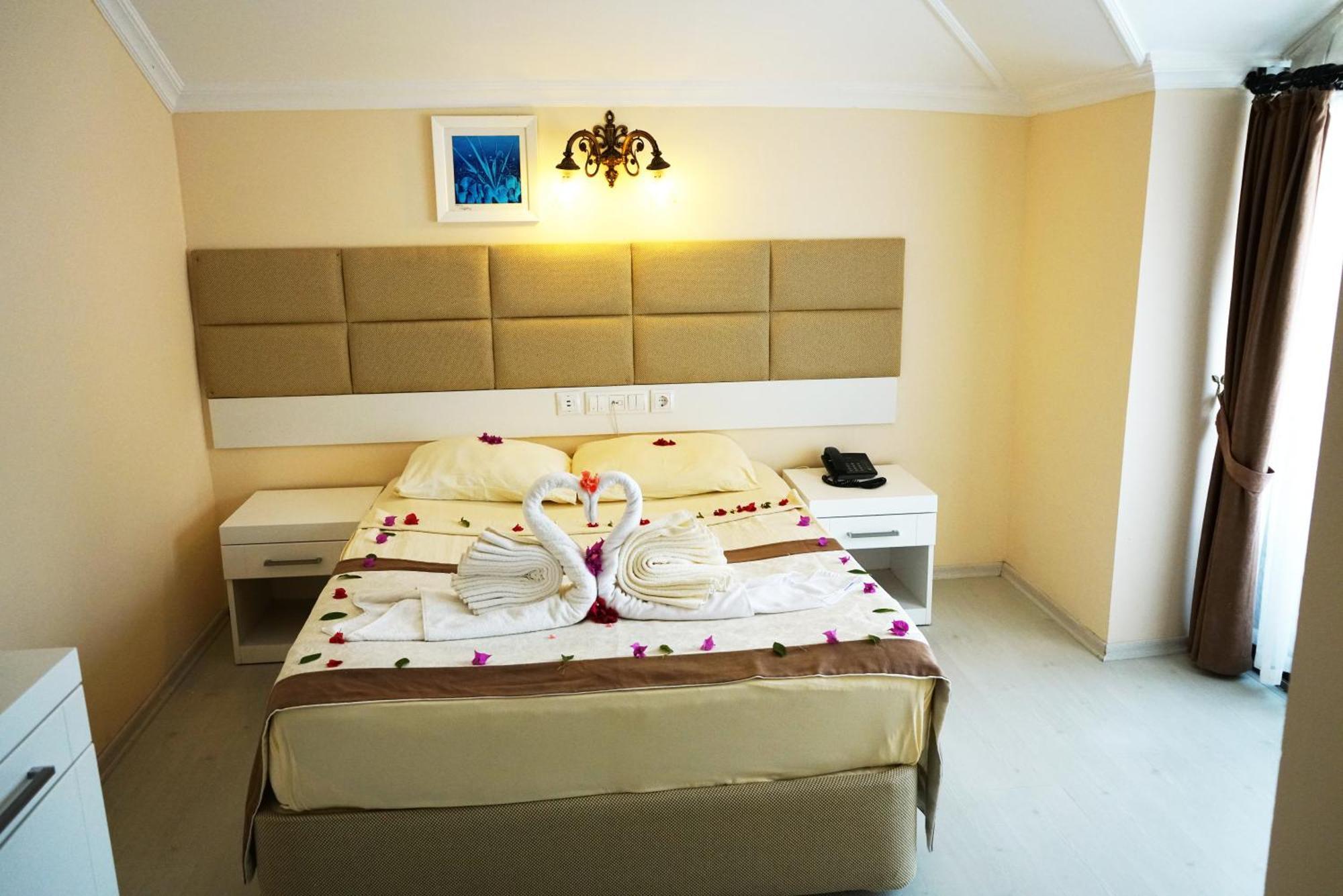 Miramor Hotel & Spa أنطاليا المظهر الخارجي الصورة A bedroom at the hotel