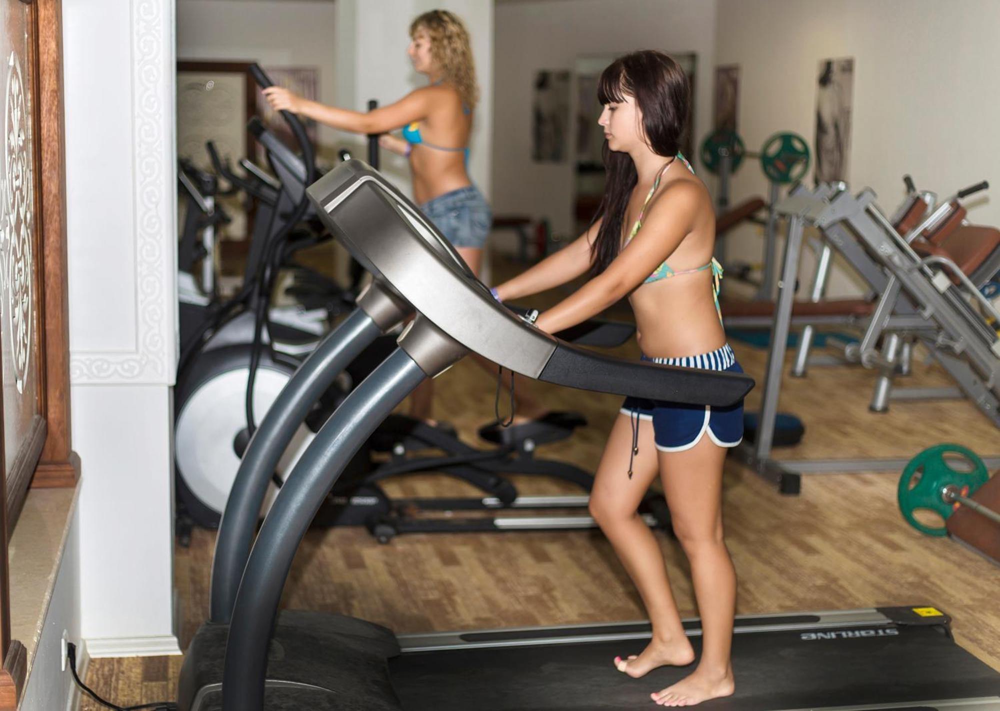 Miramor Hotel & Spa أنطاليا المظهر الخارجي الصورة A treadmill in use